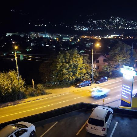 Sleep And Drive White Apartment ซาราเยโว ภายนอก รูปภาพ