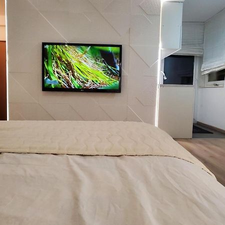 Sleep And Drive White Apartment ซาราเยโว ภายนอก รูปภาพ