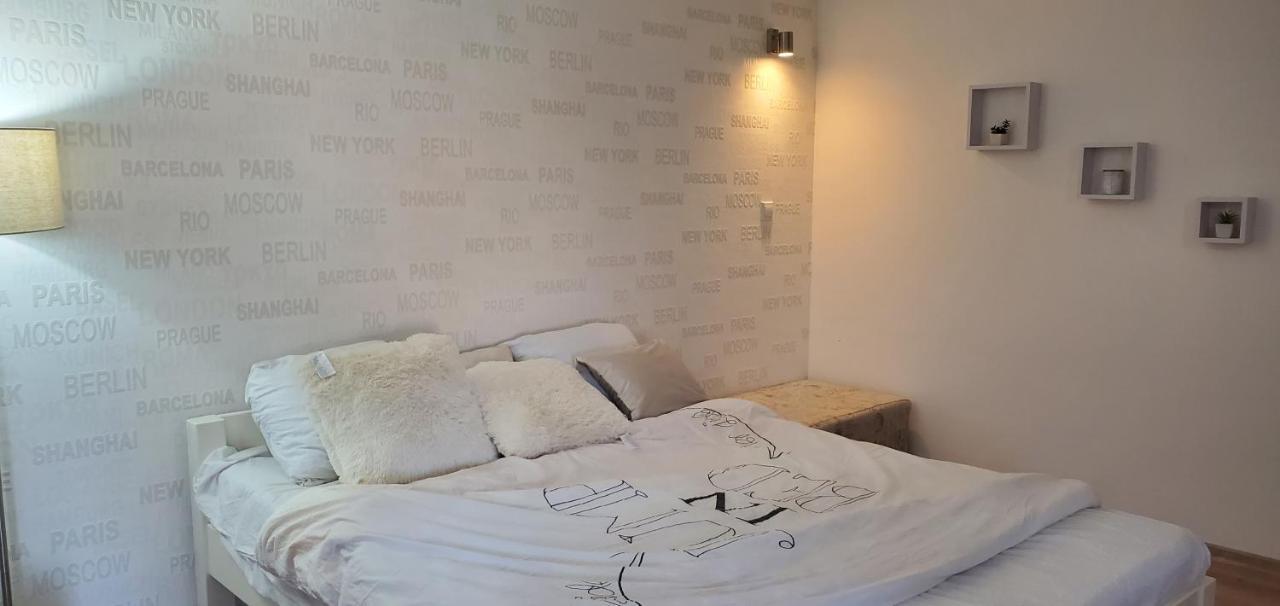 Sleep And Drive White Apartment ซาราเยโว ภายนอก รูปภาพ