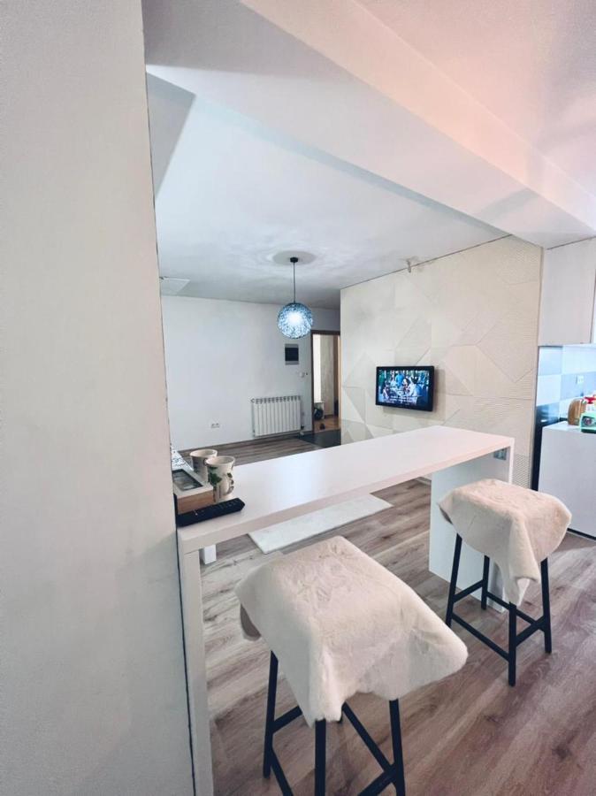 Sleep And Drive White Apartment ซาราเยโว ภายนอก รูปภาพ