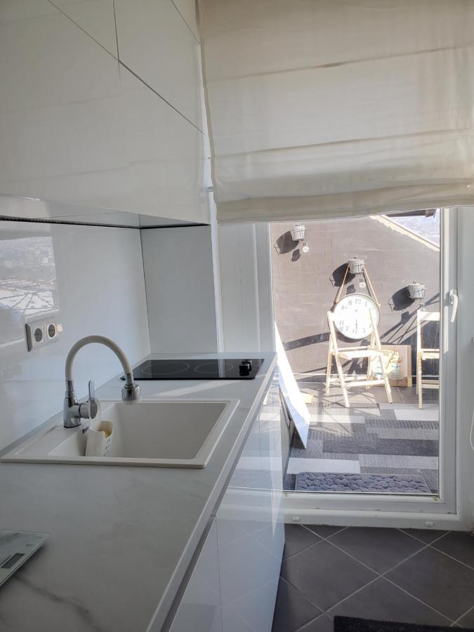 Sleep And Drive White Apartment ซาราเยโว ภายนอก รูปภาพ