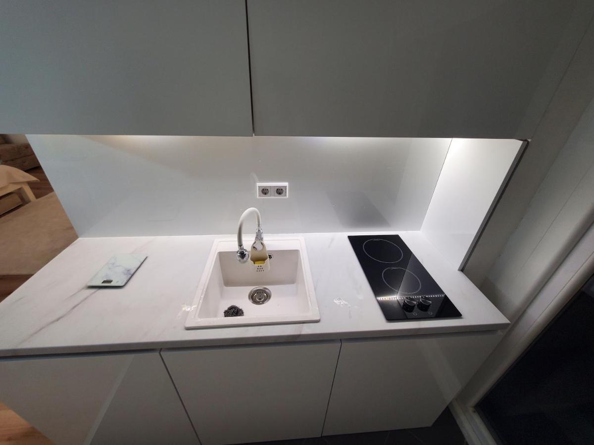 Sleep And Drive White Apartment ซาราเยโว ภายนอก รูปภาพ